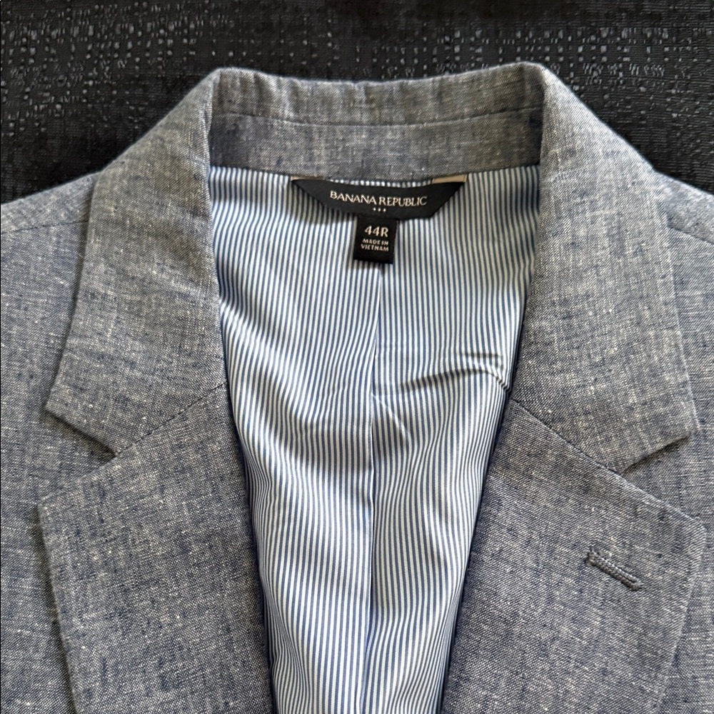 Banana Republic Men's Blue-Gray Suit